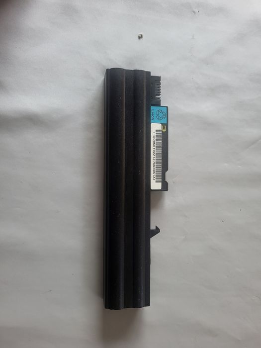 Sprzedam orginalną baterię do Laptopa LENOVO T40 (Stan nieznany)