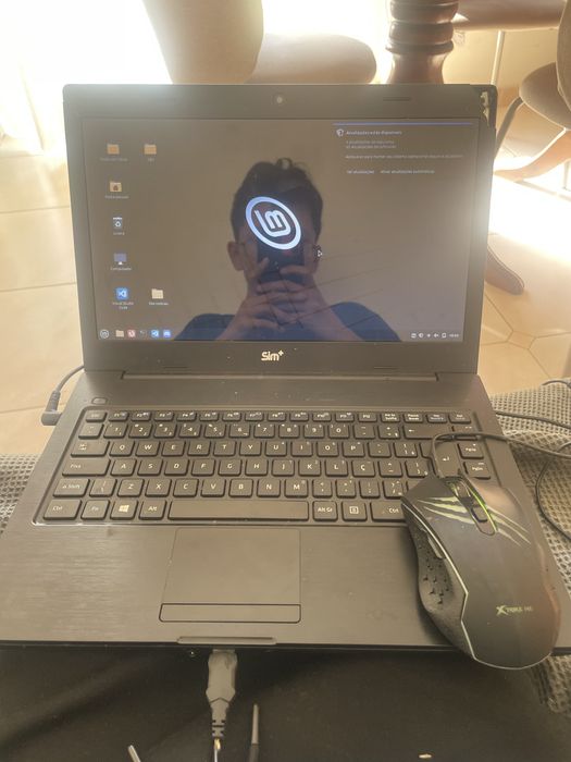 Portatil Celeron 847 4GB, só funciona carregando, teclado PT-BR