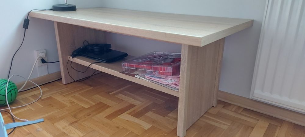 Nowoczesna wytrzymała ława w idealnym stanie