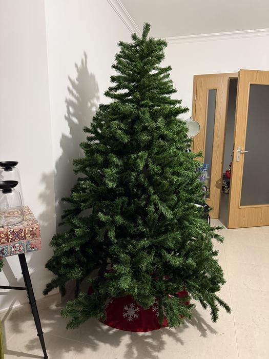 Árvore de Natal verde com 210cm