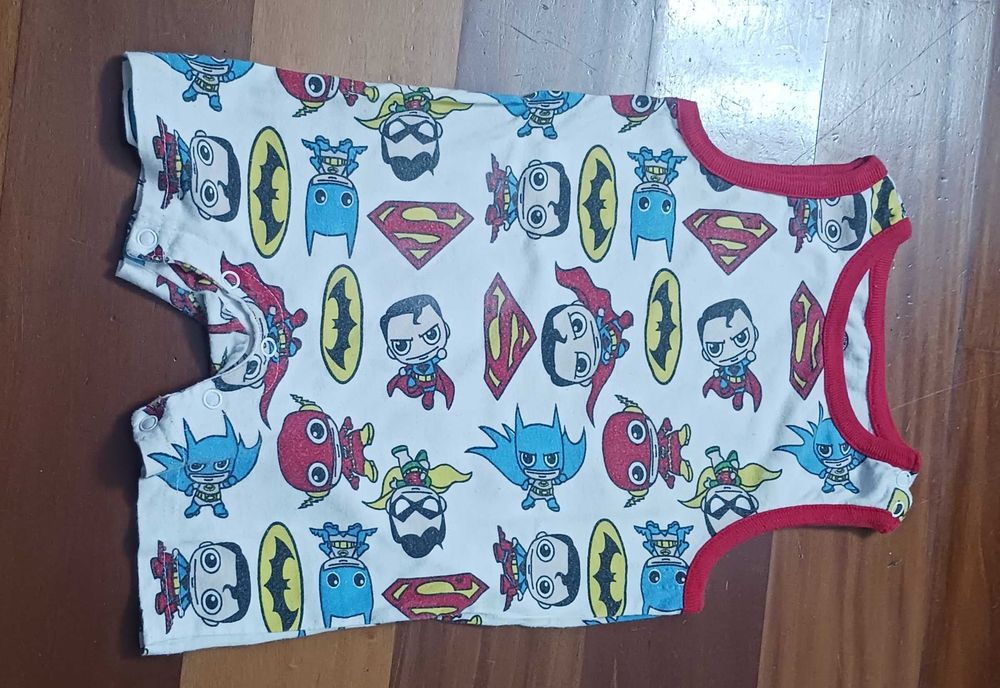 Lote de 4 macacões para bebé - 9 a 12 meses