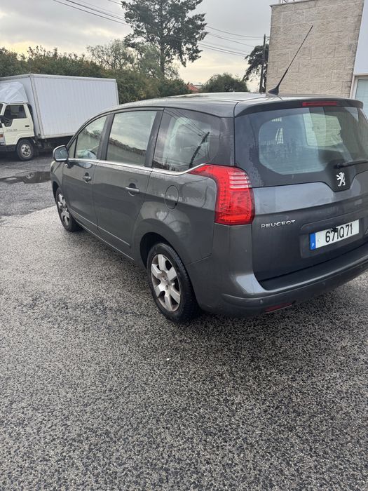 Peugeot 5008 1.6 hdi (2010) - 7 Lugares, muito estimado e totalmente revisto