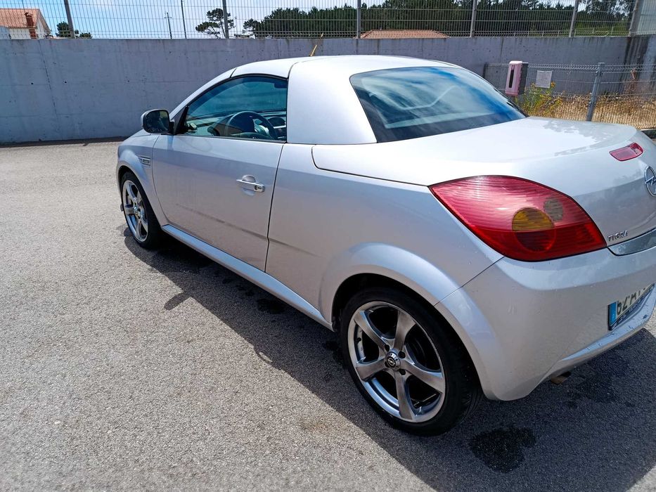 Carro cabrio Opel Tigra Twin Top