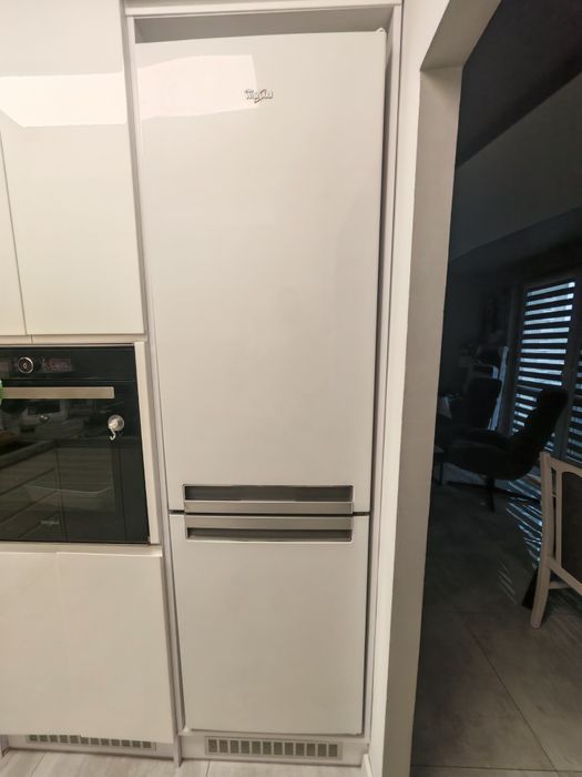 Biała lodówka chłodziarko-zamrażarka Whirlpool 6-ty zmysł