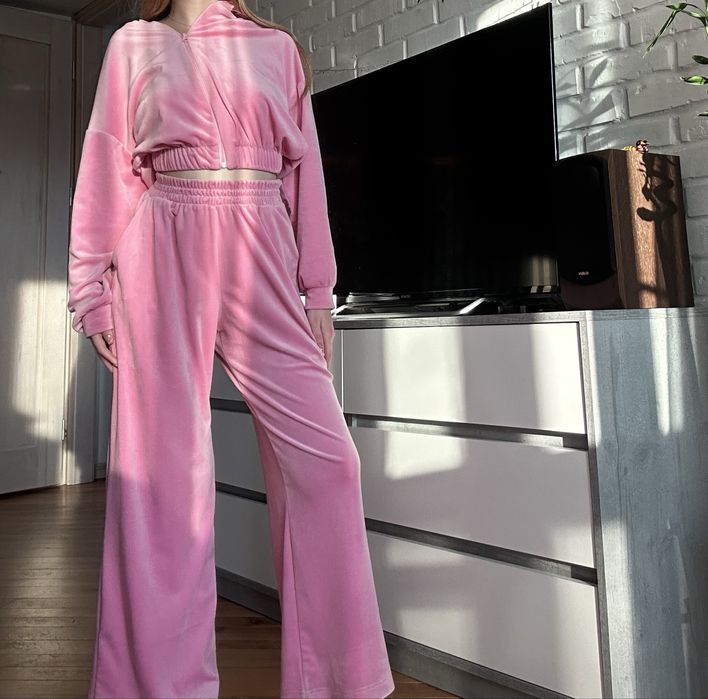 Рожевий велюровий костюм-трійка (худі, штани, топ)