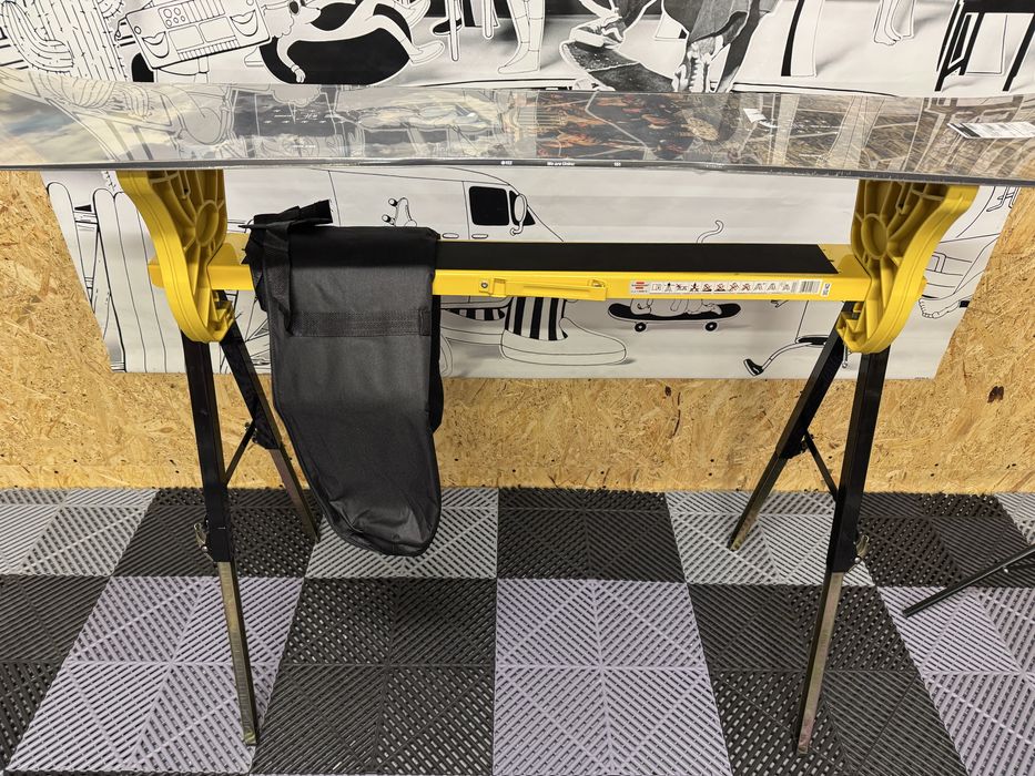 Stół serwisowy z imadlami i pokrowcem