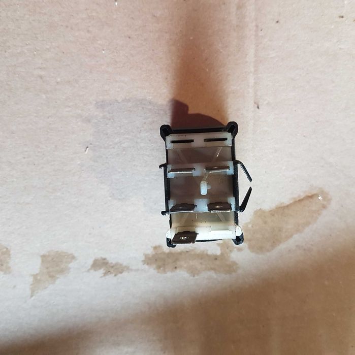 Włącznik przełącznik świateł mijania fiat 126p maluch st