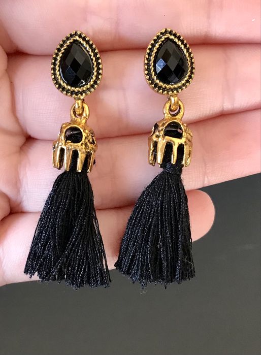 Brincos vintage pretos e dourados