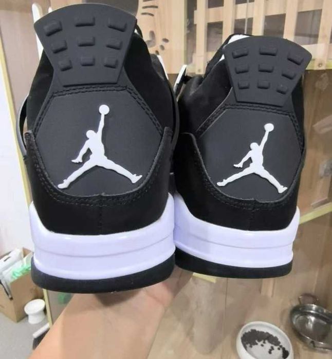 Jordan 4 Retro White Thunder r.44