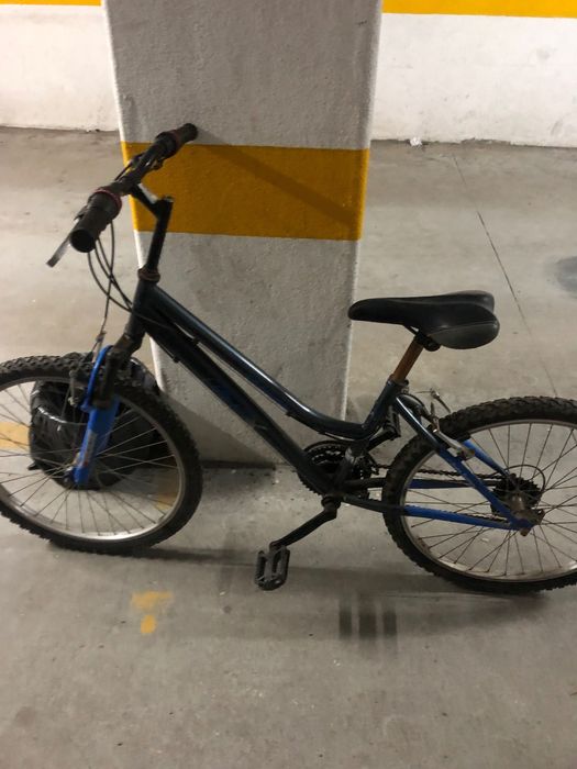 Bicicleta já sem uso