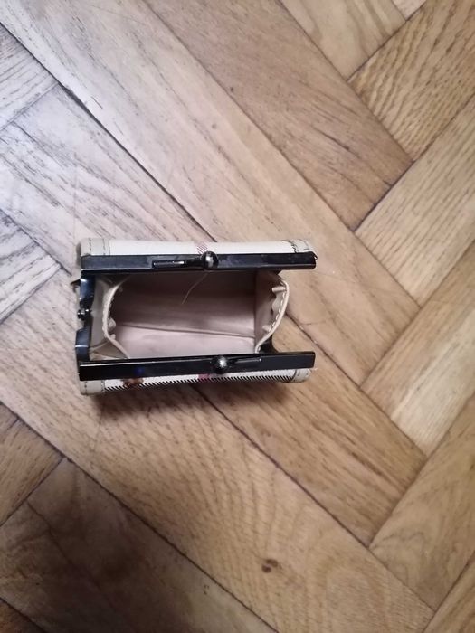 Saszetka mini kuferek na zatrzask