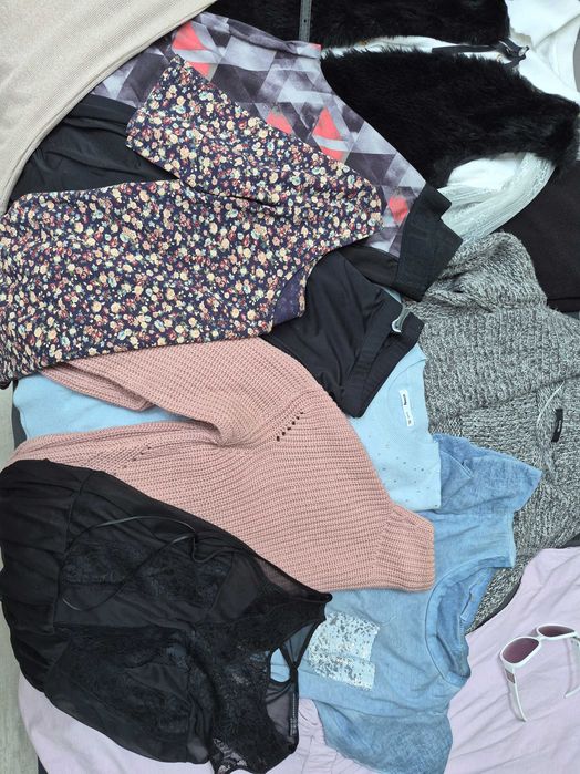 Zestaw ubrań damskich r. S wiosna 13 szt. Bluzki, okrycia, leginsy