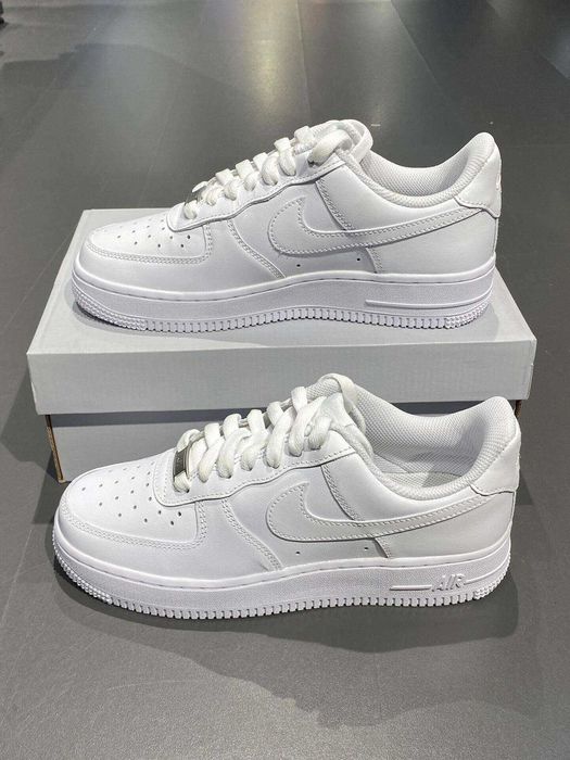 Nike_Air_Force_1_Low_'07_White R.39