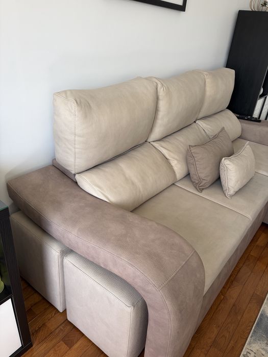 Sofá com chaise + cama + 2 puffs