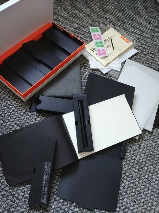Дорогой шикарный Lenovo YOGA BOOK планшет ноутбук можно на подарок