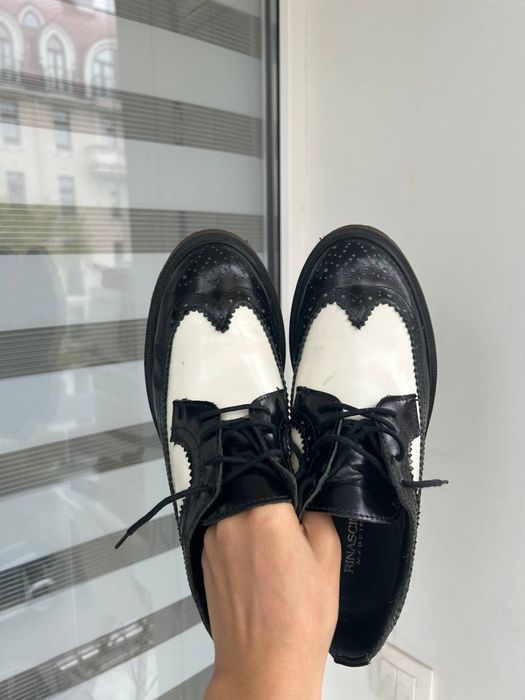 Шкіряні броги типу Dr.Martens, Steels