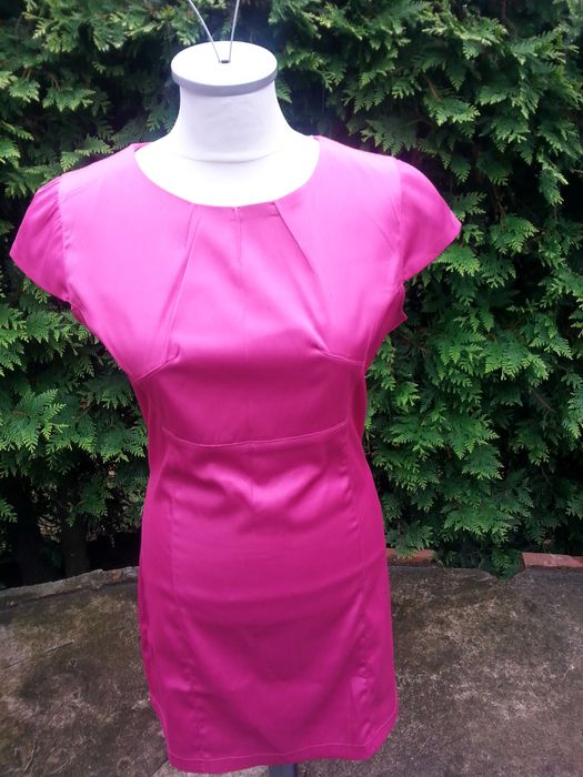 aramantowa sukienka bufki