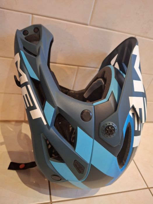 Kask Rowerowy MTB Full Face Met Parachute Hes 
rozmiar 54-58 kolor- niebiesko turkusowy  unisex