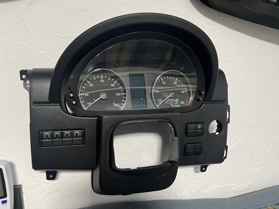 накладка спідометра mercedes sprinter w906 дельфін Volkswagen Crafter
