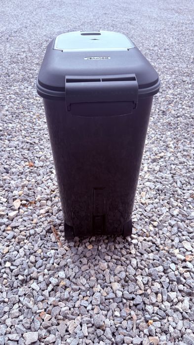 Kosz na karmę dla zwierząt