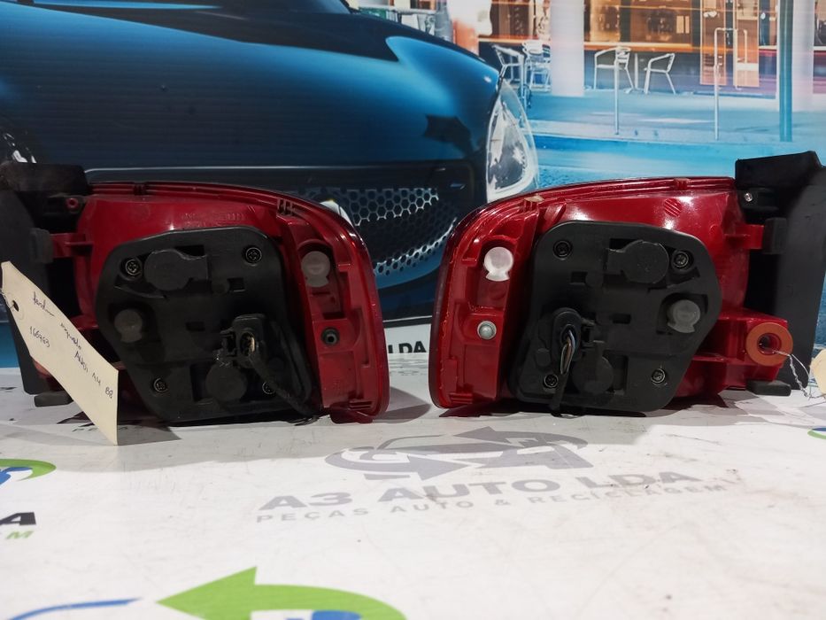 Farolim esquerdo e direito AUDI A4 ( B8 )