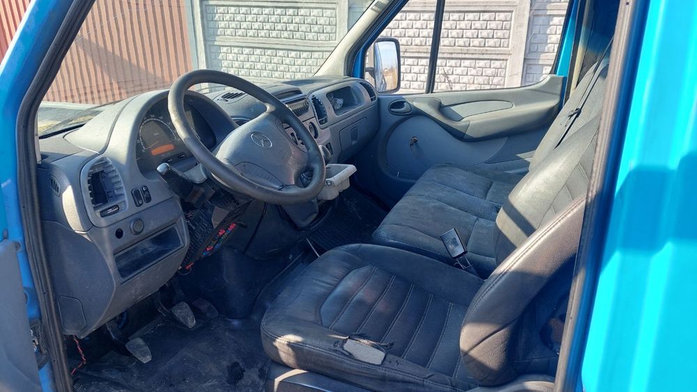 Sprinter MB 2005 рік. 2.7D. вантажний бортовий дубль кабіна.