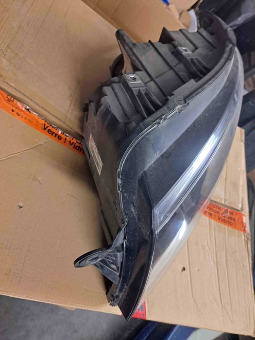 Lampy przód VW Transporter T6 H4, 7E1 lewa i prawa