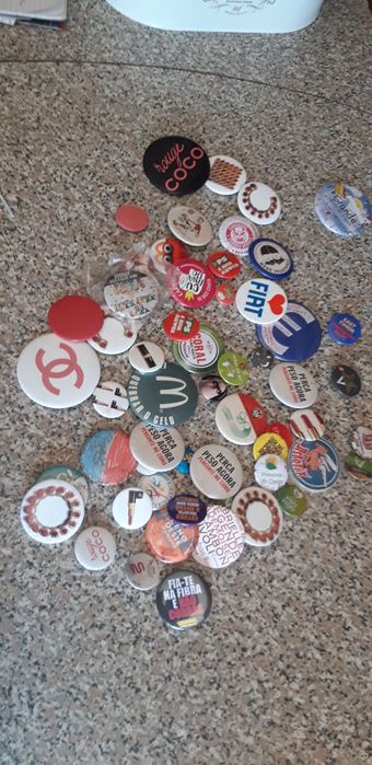 Conjunto de 58 Crachás Diversos