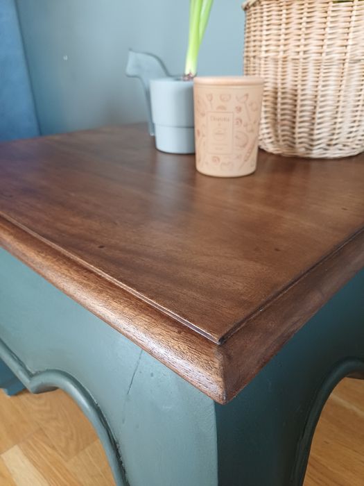 Stolik kawowy z litego drewna