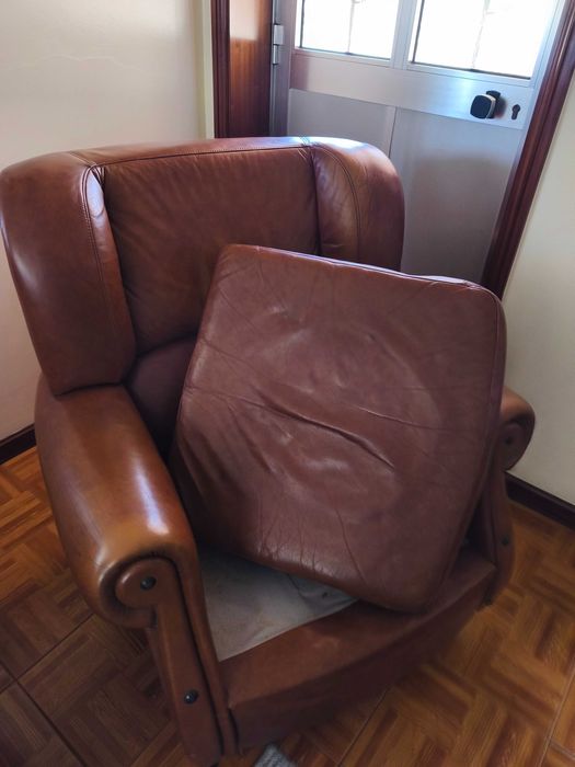 Sofás em couro com sofá cama