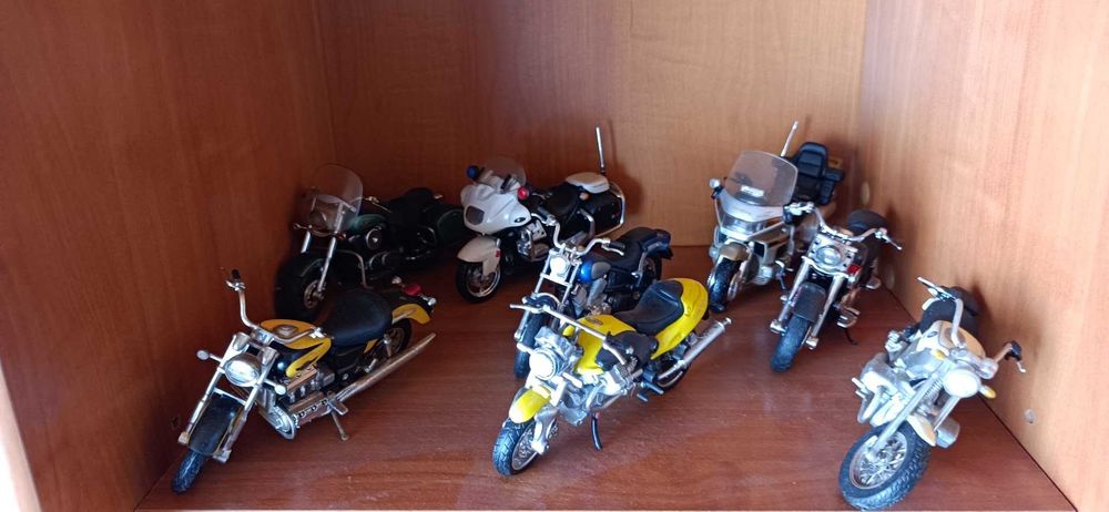 Coleção de motos (História da Harley e Outras)