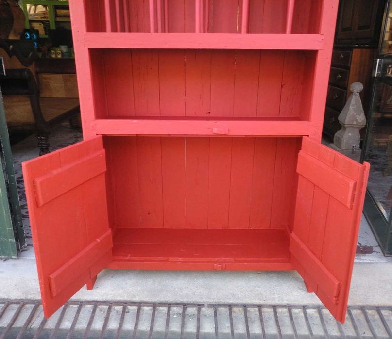 Antigo móvel rústico de cozinha