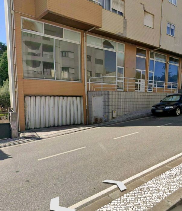 Arrenda-se loja em São João da Madeira com 120mts2