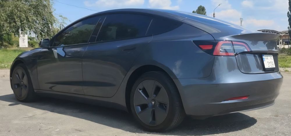 Оренда Tesla model 3