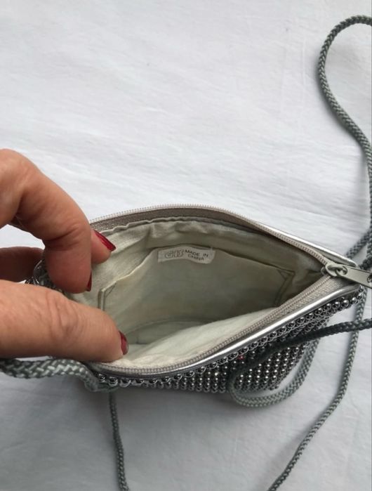 Srebrna torebka na imprezę