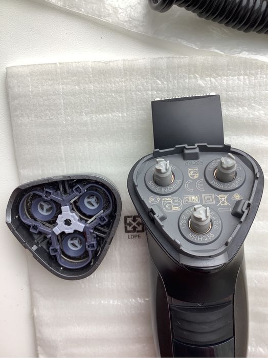 Электробритва Philips HQ6990 на аккумуляторе