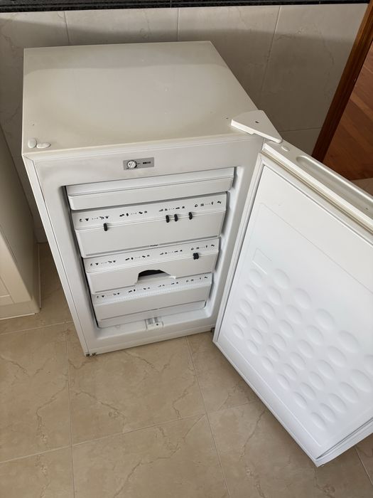 Arca vertical Haier com 3 gavetas