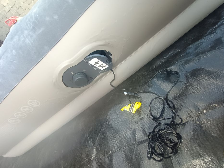 Materac samopompujący Intex USB