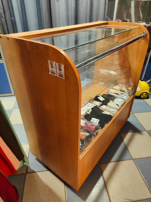 Продам вітрину  для демонстрації