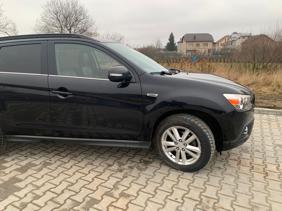 Mitsubishi ASX 2011 року.