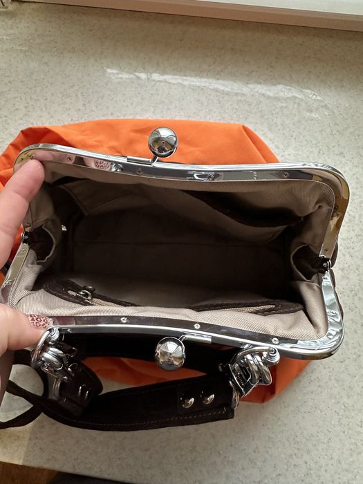 Замшева сумка на застібці