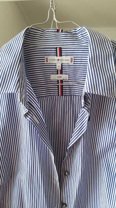 Camisa Tommy feminina pouco usada