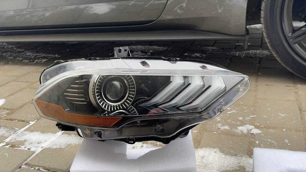 Права фара Ford Mustang 6 рестайл (18-23) під ремонт JR3B13005A