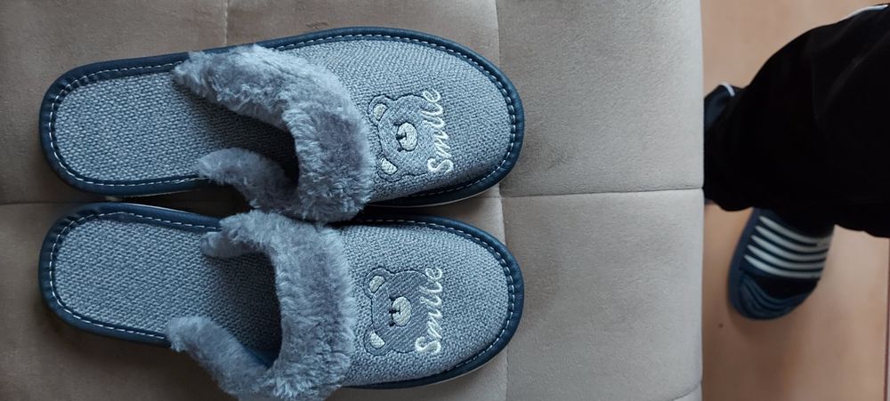 Damskie- kapcie nowe