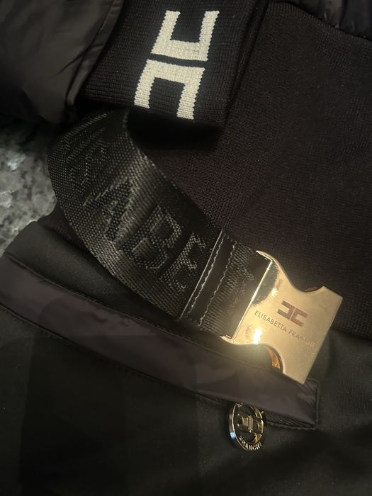 Ciepła kurtka Elisabetta Franchi z paskiem r.M