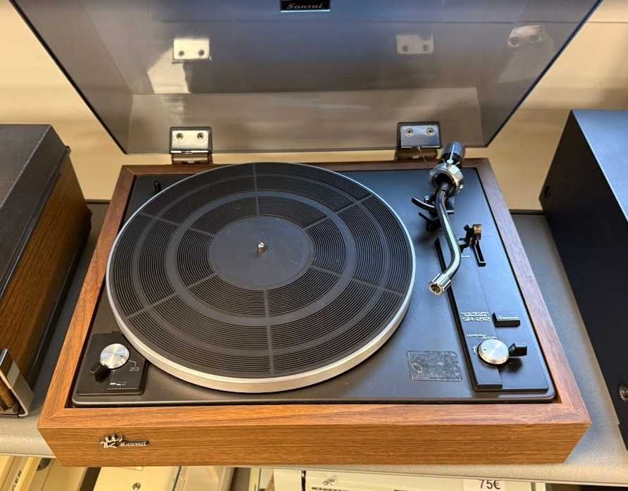 gramofon SANSUI SR212
