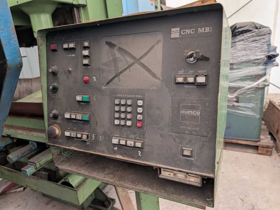 Frezarka CNC HURCO MB4