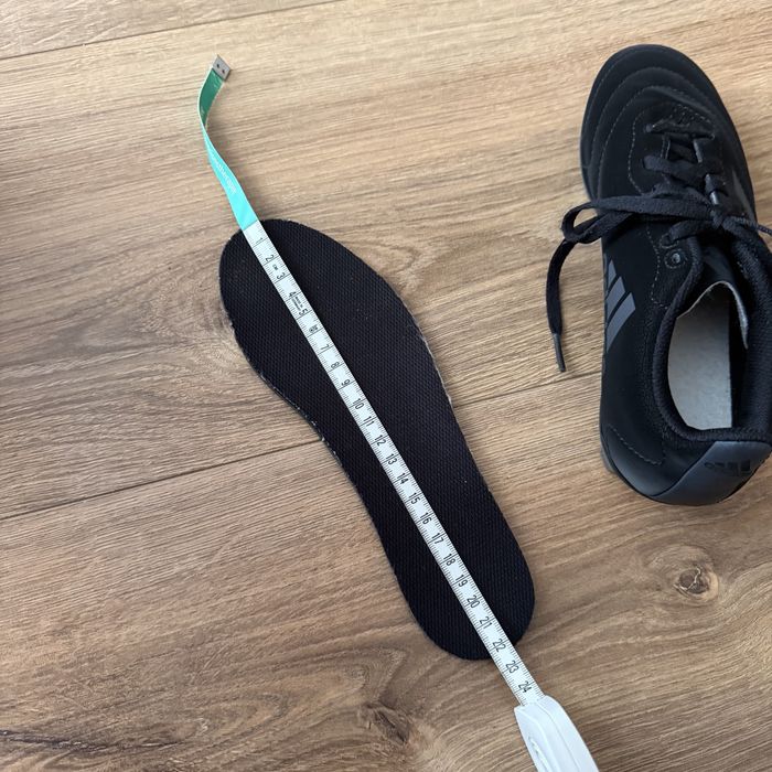 Дитячі кросівки для спорту копочки бутси  adidas