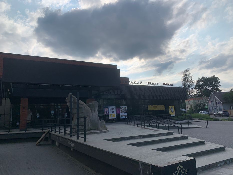 МІ Продається фасадне приміщення по вулиці Головній біля кінотеатру