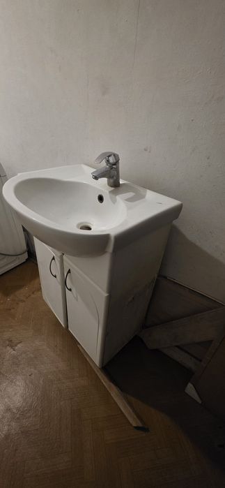 Продам тумбу + раковину + смеситель